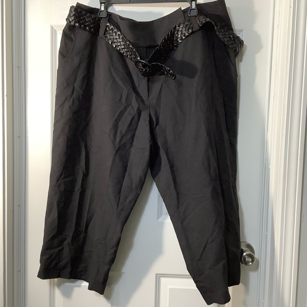 AB Studio Black Women's capris size 22 W. NWT.